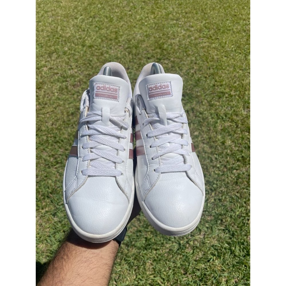 Adidas Womens Shoes Size 9 White Metallic Low Top Logo Laces DA9524 - Picture 2 of 8